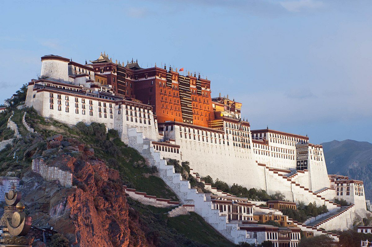 Potala Palace- one of the photos of historical places in Tibet